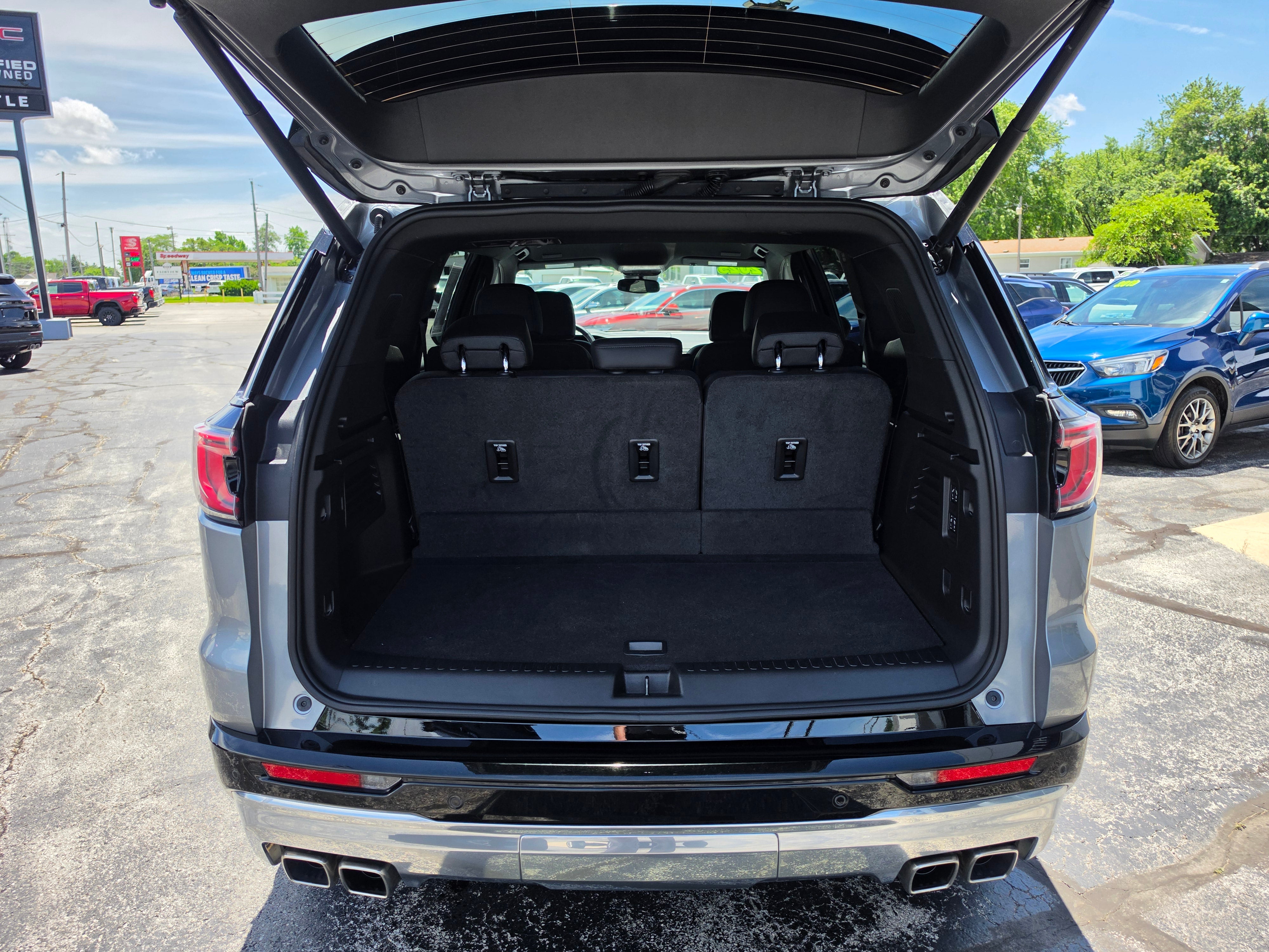 2025 GMC Acadia Denali