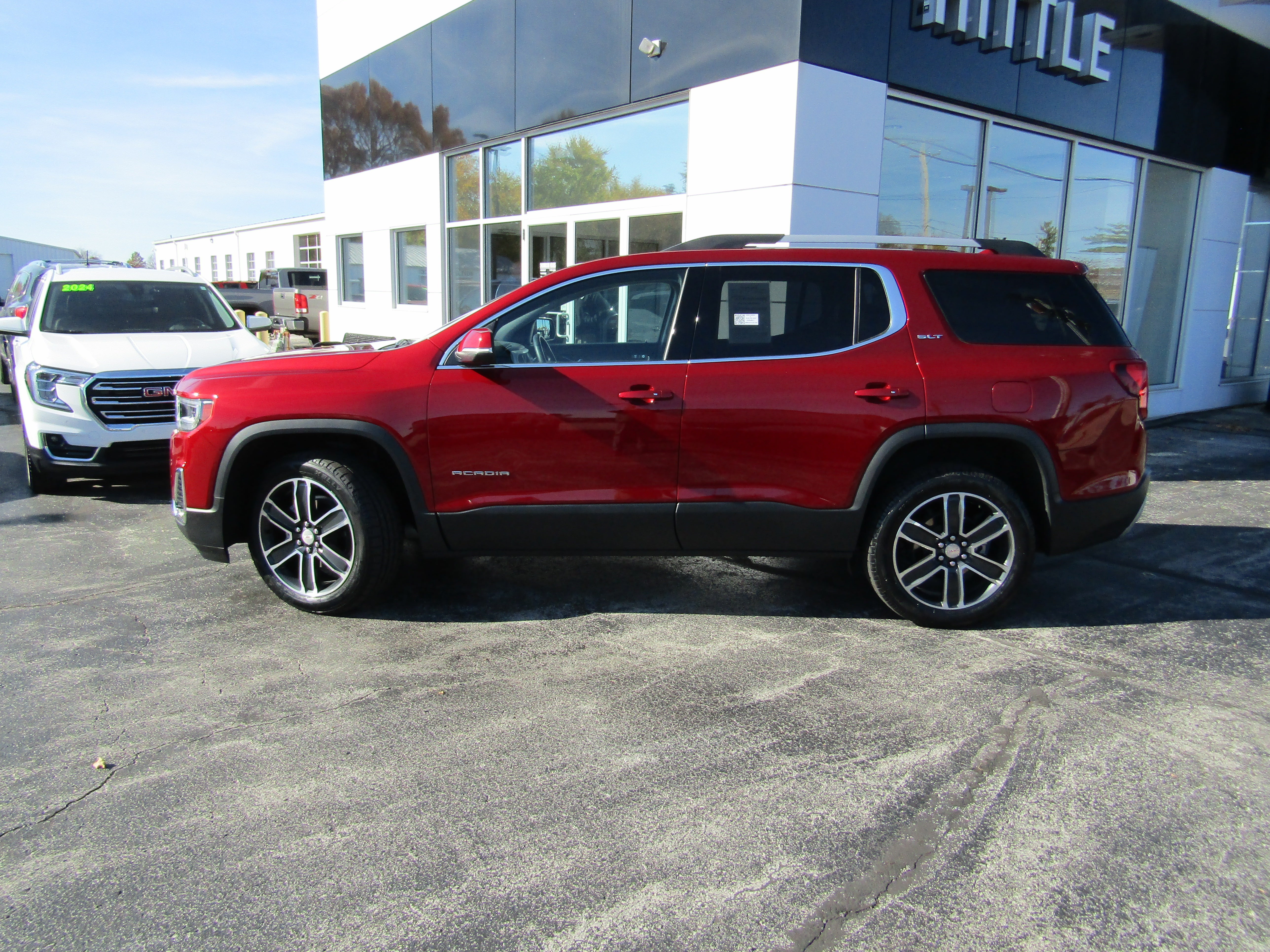 2023 GMC Acadia SLT