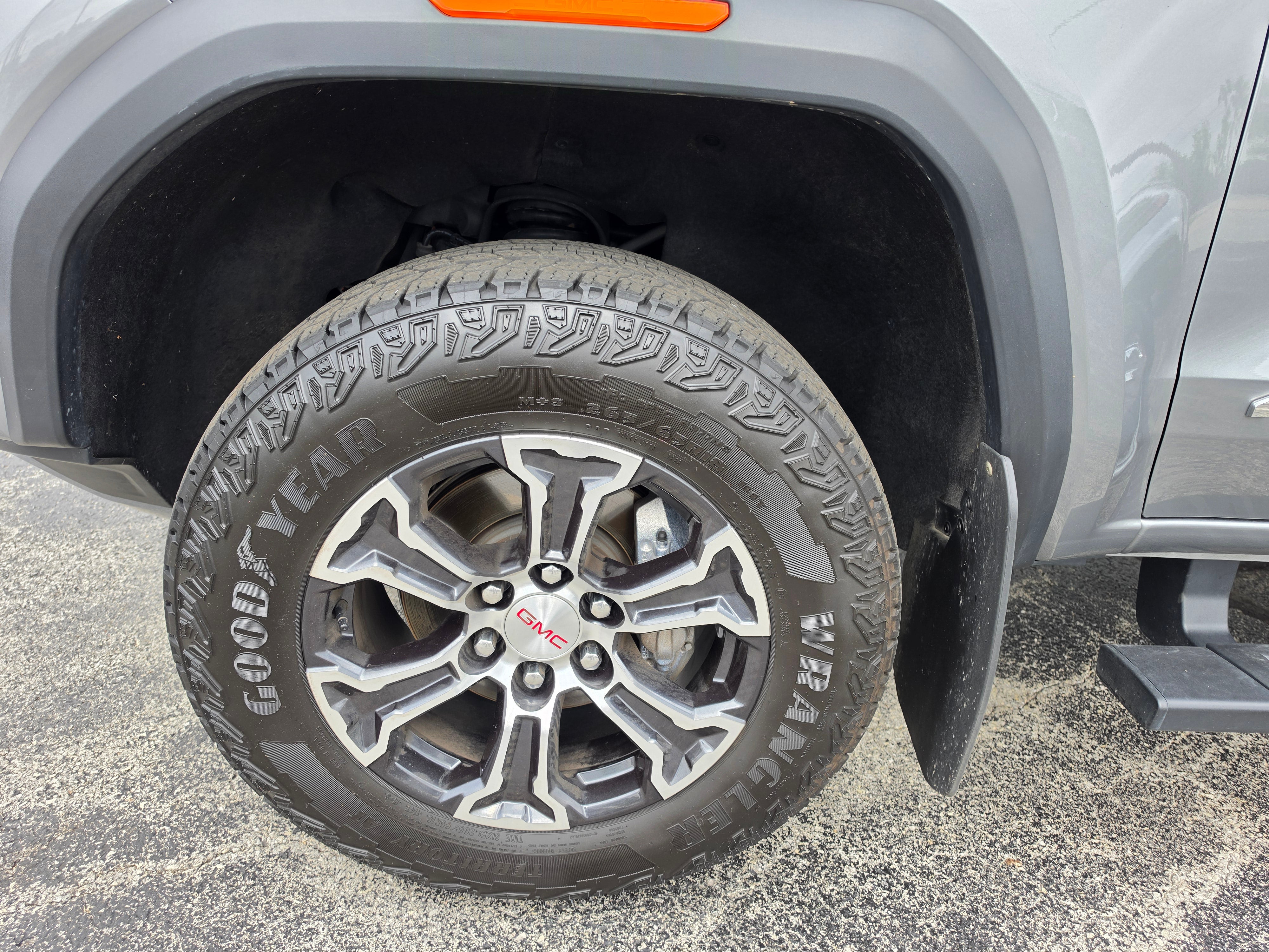 2023 GMC Canyon AT4