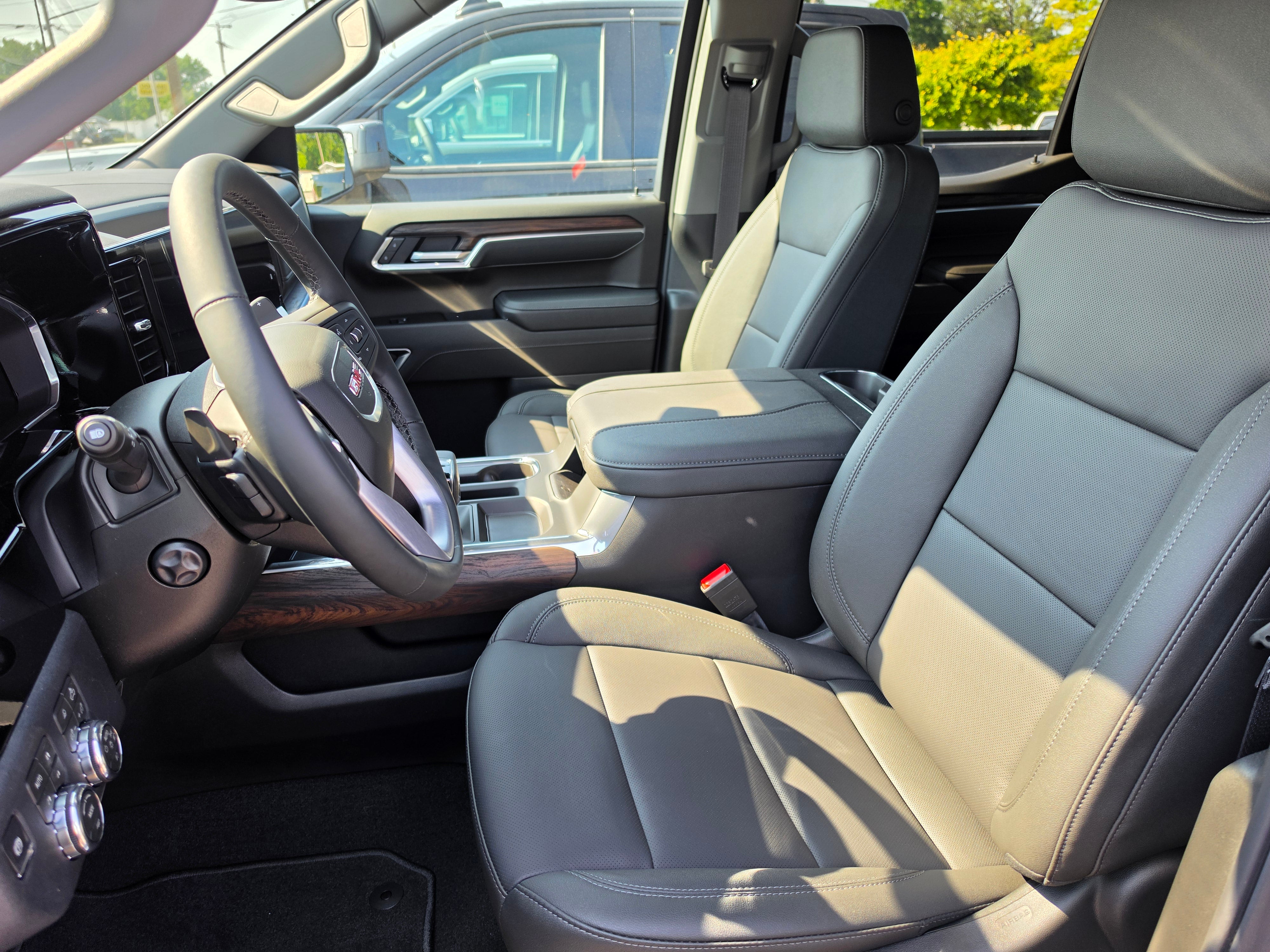 2026 GMC Sierra 1500 SLT - Photo 7